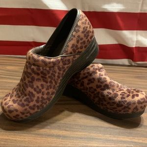 Croft & Barrow Juliana Animal Print Clogs 9.5